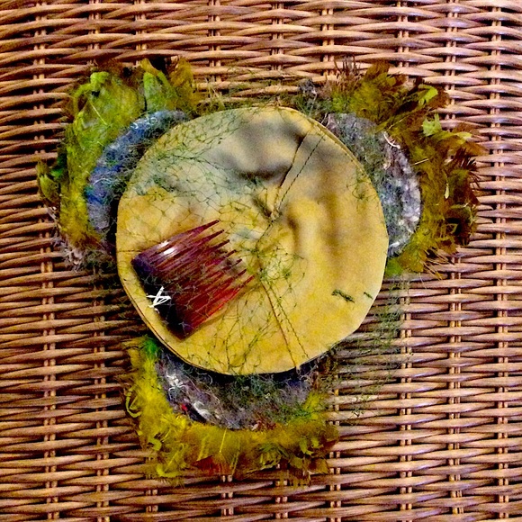 Beautiful Vintage Moss Green Fascinator - Picture 4 of 4